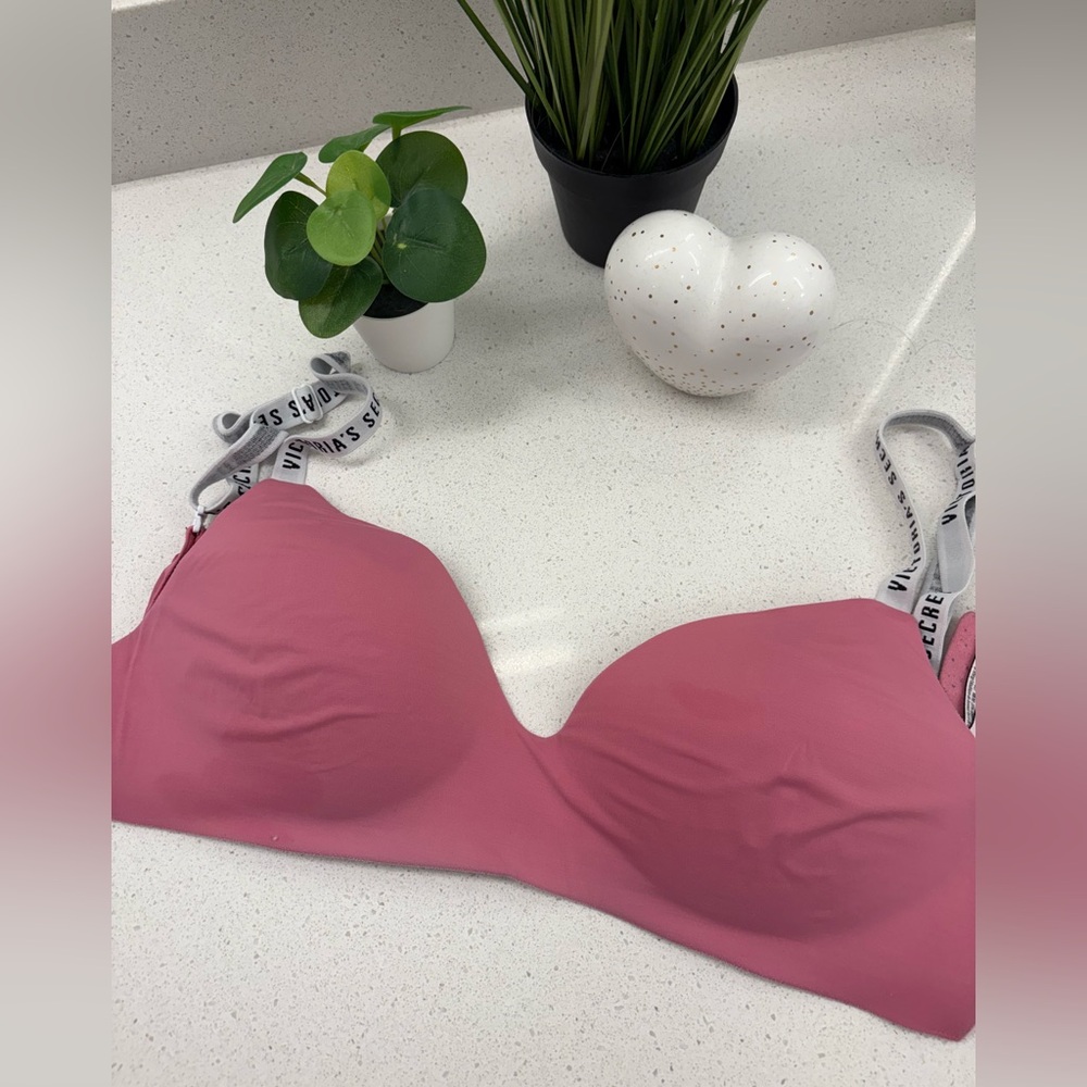 Victoria's Secret pink tee shirt Bra with Logo Straps